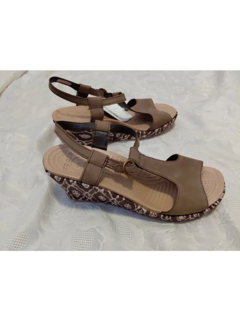Crocs Womens A Leigh Ikat Wedge Brown Tan Wedge Sandlas Size 9 NWT
